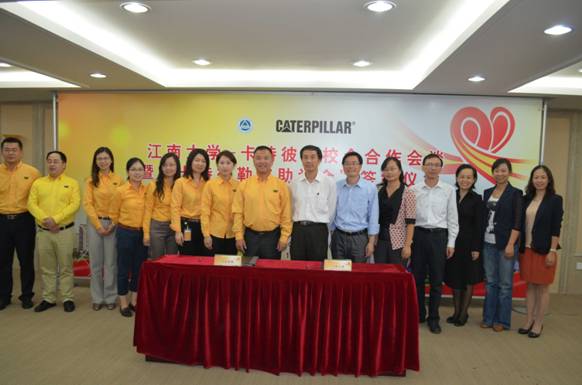 我校举行星空游戏免费入口-卡特彼勒校企会谈暨“卡特彼勒奖助学金”签约仪式